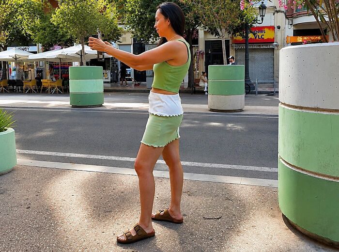 This Photographer Captures Perfectly Timed Coincidences On The Streets Of Barcelona (77 Pics) This Photographer Captures Perfectly Timed Coincidences On The Streets Of Barcelona (77 Pics)