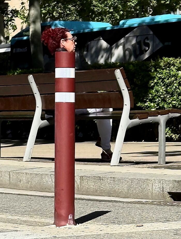 This Photographer Captures Perfectly Timed Coincidences On The Streets Of Barcelona (77 Pics) This Photographer Captures Perfectly Timed Coincidences On The Streets Of Barcelona (77 Pics)