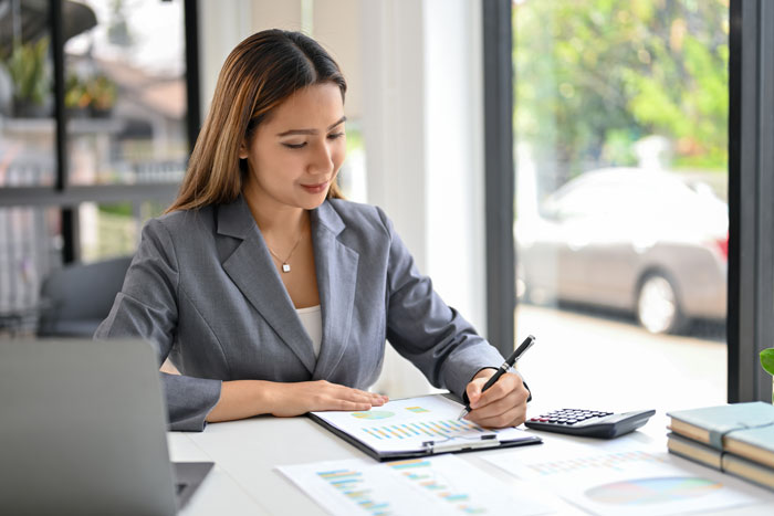 IT Worker Takes Down Buffoon Accountant With Clever Plan, Says “Network’s Down” Right Back At Her IT Worker Takes Down Buffoon Accountant With Clever Plan, Says “Network’s Down” Right Back At Her