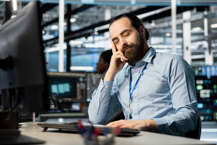 IT Worker Takes Down Buffoon Accountant With Clever Plan, Says “Network’s Down” Right Back At Her IT Worker Takes Down Buffoon Accountant With Clever Plan, Says “Network’s Down” Right Back At Her