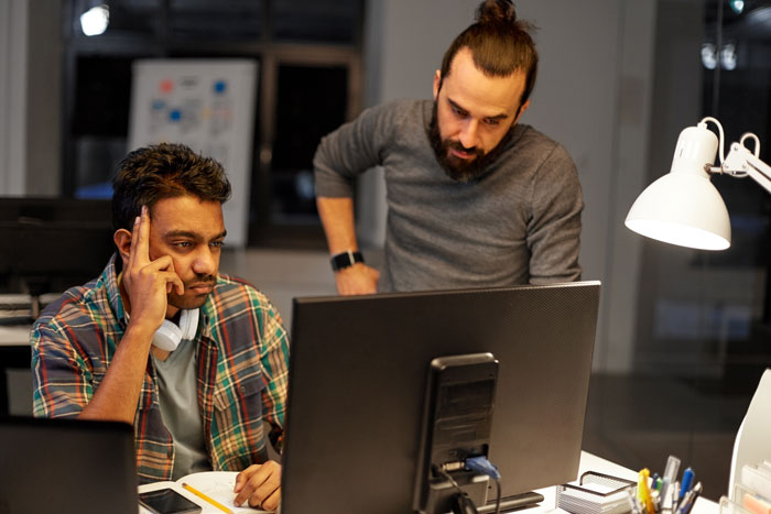 IT Worker Takes Down Buffoon Accountant With Clever Plan, Says “Network’s Down” Right Back At Her IT Worker Takes Down Buffoon Accountant With Clever Plan, Says “Network’s Down” Right Back At Her