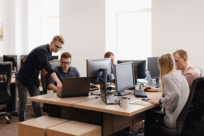 IT Worker Takes Down Buffoon Accountant With Clever Plan, Says “Network’s Down” Right Back At Her IT Worker Takes Down Buffoon Accountant With Clever Plan, Says “Network’s Down” Right Back At Her