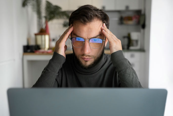 IT Worker Takes Down Buffoon Accountant With Clever Plan, Says “Network’s Down” Right Back At Her IT Worker Takes Down Buffoon Accountant With Clever Plan, Says “Network’s Down” Right Back At Her