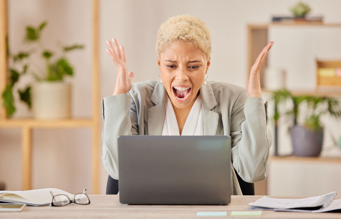 IT Worker Takes Down Buffoon Accountant With Clever Plan, Says “Network’s Down” Right Back At Her IT Worker Takes Down Buffoon Accountant With Clever Plan, Says “Network’s Down” Right Back At Her