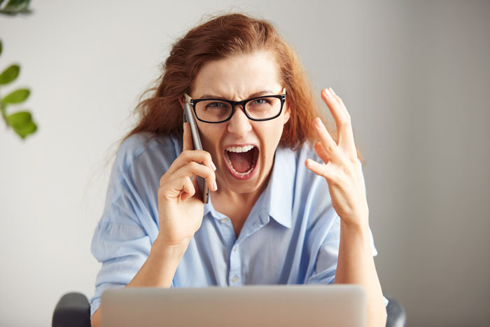 IT Worker Takes Down Buffoon Accountant With Clever Plan, Says “Network’s Down” Right Back At Her IT Worker Takes Down Buffoon Accountant With Clever Plan, Says “Network’s Down” Right Back At Her