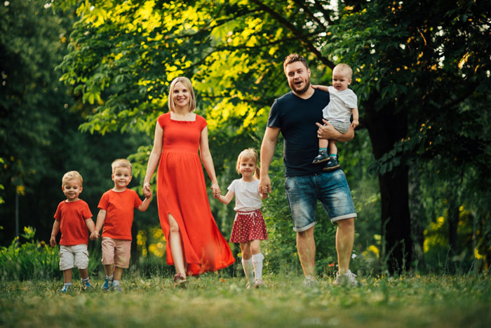 Guy Glad Wife Is SAHM, Regrets It When They’re Having 6th Kid, Sibling Says It’s His Fault Too