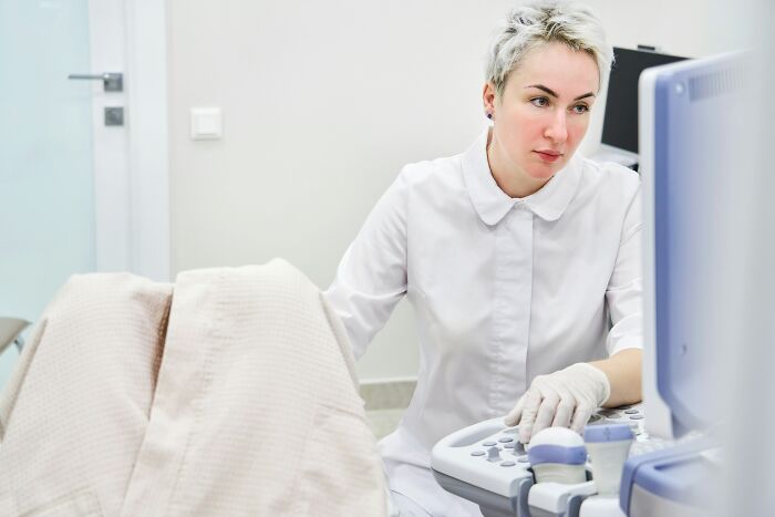 “Young Girls Get This As A Punishment”: 74 Women Share Their Worst Experiences At The Gynecologist “Young Girls Get This As A Punishment”: 74 Women Share Their Worst Experiences At The Gynecologist