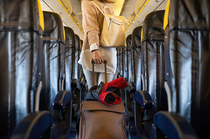 Woman Shuts Down Entitled Seat Thief In A Hilariously Unhinged Way: “Plane Seat Bandit Finally Happened To Me” Woman Shuts Down Entitled Seat Thief In A Hilariously Unhinged Way: “Plane Seat Bandit Finally Happened To Me”