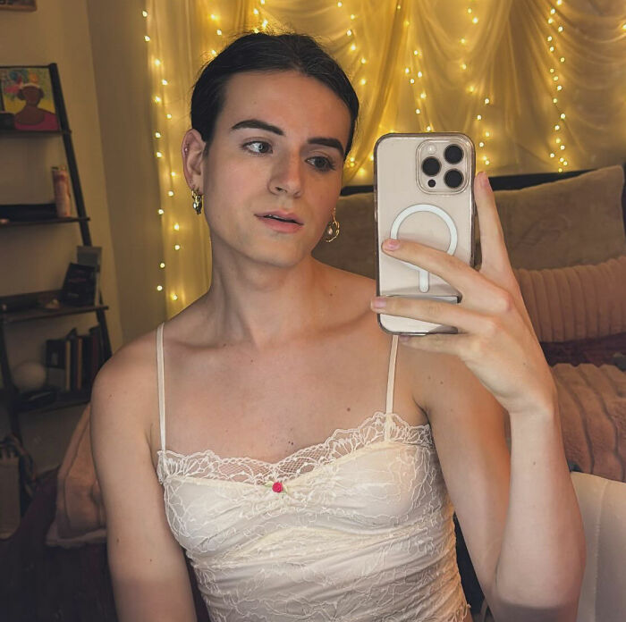 Anti-LGBTQ Senator Lindsey Graham Allegedly Paid For “Unspeakable Things” In Hotel, Claims Trans Influencer Anti-LGBTQ Senator Lindsey Graham Allegedly Paid For “Unspeakable Things” In Hotel, Claims Trans Influencer