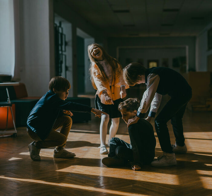 Mom Shaves Daughter’s Hair After Finding Out She Was Mistreating Classmate With Cancer, Psychologist Reacts Mom Shaves Daughter’s Hair After Finding Out She Was Mistreating Classmate With Cancer, Psychologist Reacts