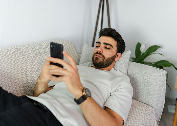 “Bum‑Maxxing” Sparks Concern As Experts Say It Drives Men Toward Their Worst Selves “Bum‑Maxxing” Sparks Concern As Experts Say It Drives Men Toward Their Worst Selves