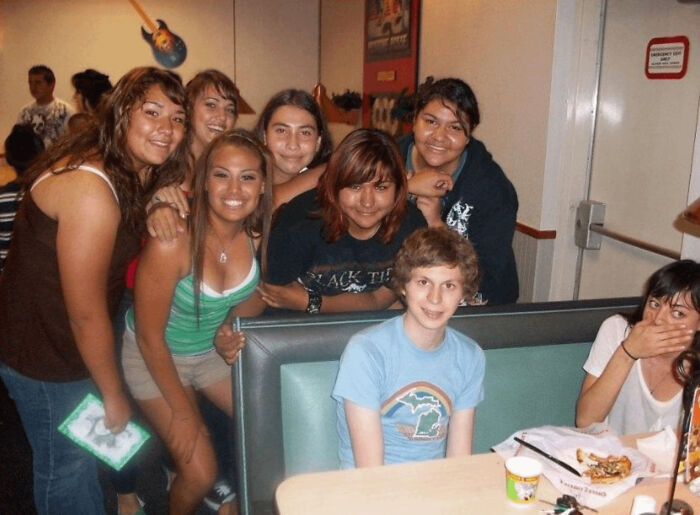 34 Of The Worst Moments People Asked Celebrities For A Photo