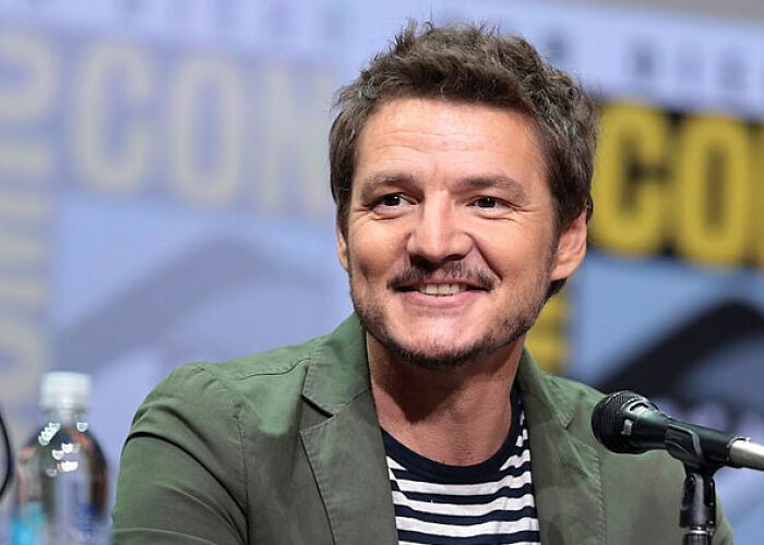 34 Of The Worst Moments People Asked Celebrities For A Photo
