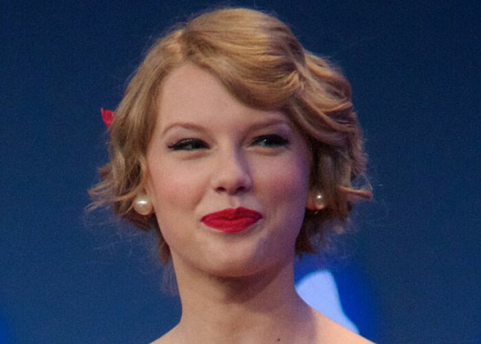 34 Of The Worst Moments People Asked Celebrities For A Photo