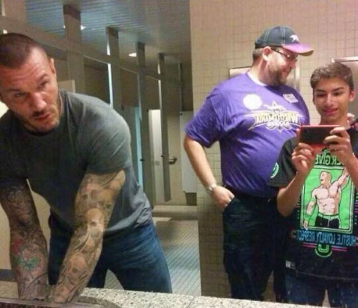 34 Of The Worst Moments People Asked Celebrities For A Photo