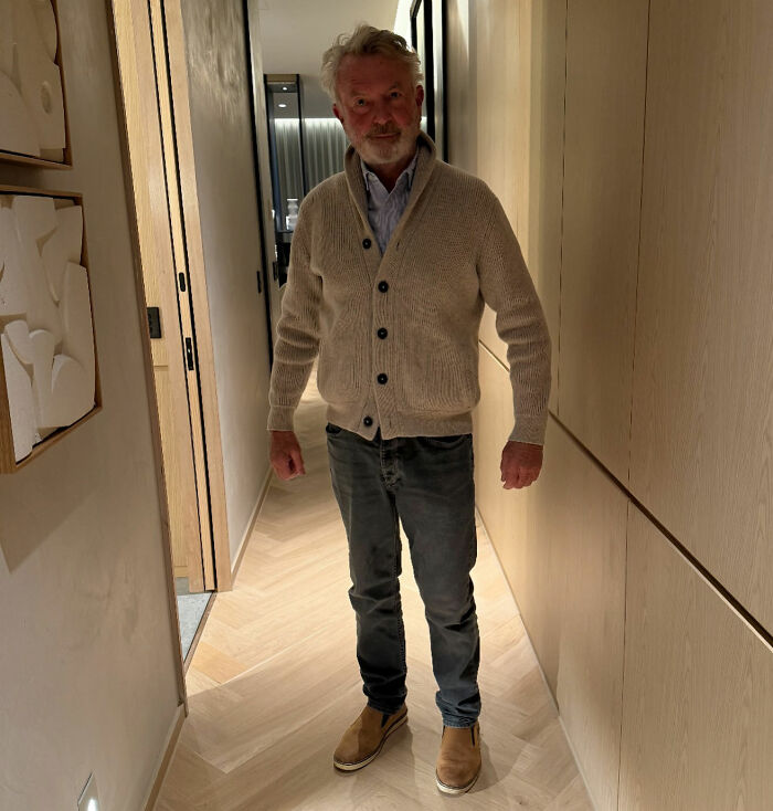 “Narcissistic” Sam Neill Tribute Shared By Former Co-Star Alec Baldwin Sends Fans Into A Raging Fit “Narcissistic” Sam Neill Tribute Shared By Former Co-Star Alec Baldwin Sends Fans Into A Raging Fit
