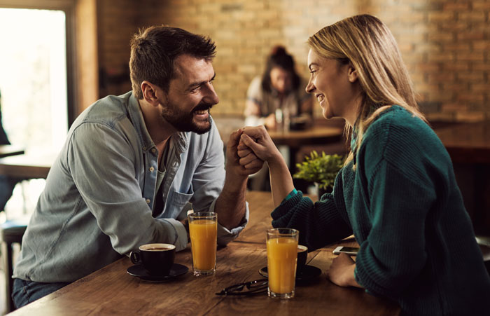 Woman Is Uncomfortable With Boyfriend’s Female Best Friend, Finds Out They’re Much More Than That Woman Is Uncomfortable With Boyfriend’s Female Best Friend, Finds Out They’re Much More Than That
