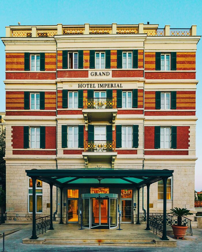This Photographer Turns 71 Must-See Architectural Locations Into Perfectly Composed Images This Photographer Turns 71 Must-See Architectural Locations Into Perfectly Composed Images