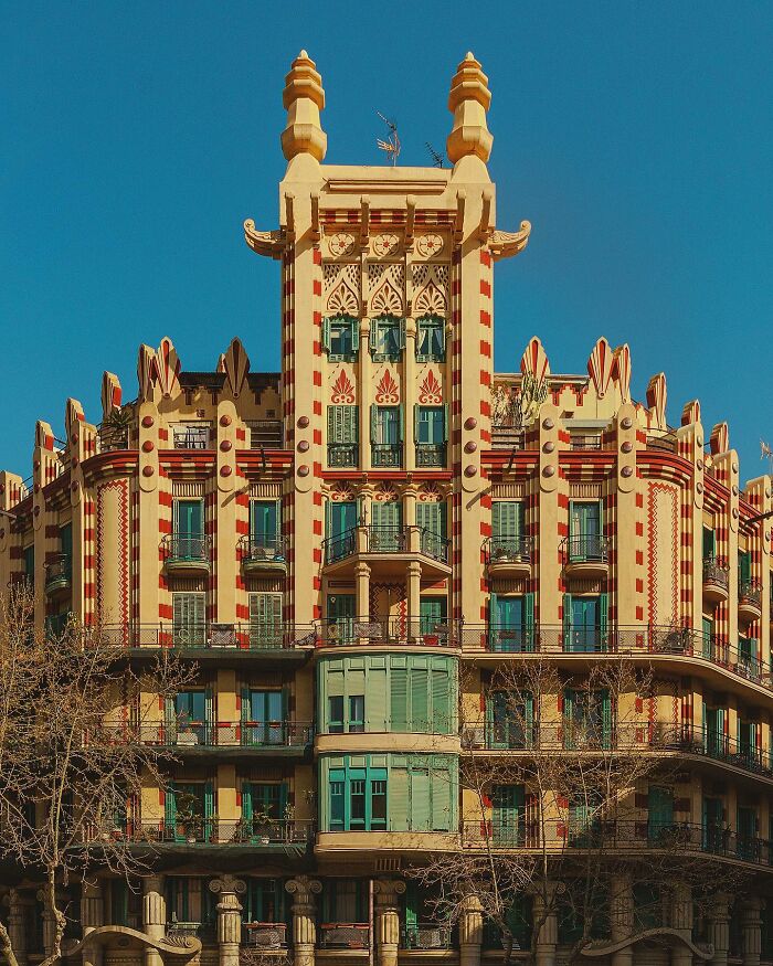 This Photographer Turns 71 Must-See Architectural Locations Into Perfectly Composed Images This Photographer Turns 71 Must-See Architectural Locations Into Perfectly Composed Images