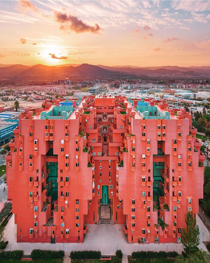 This Photographer Turns 71 Must-See Architectural Locations Into Perfectly Composed Images This Photographer Turns 71 Must-See Architectural Locations Into Perfectly Composed Images
