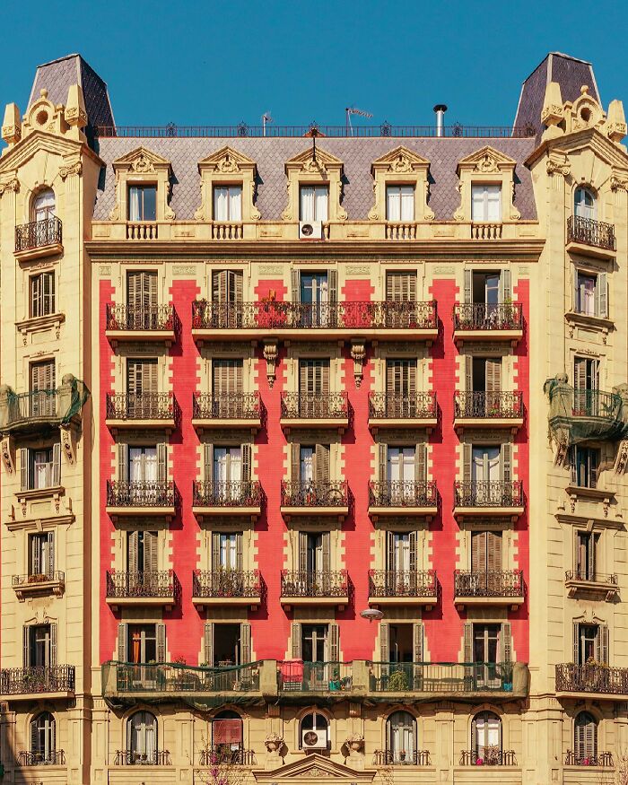This Photographer Turns 71 Must-See Architectural Locations Into Perfectly Composed Images This Photographer Turns 71 Must-See Architectural Locations Into Perfectly Composed Images