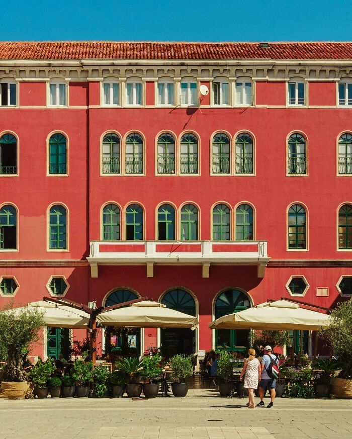 This Photographer Turns 71 Must-See Architectural Locations Into Perfectly Composed Images This Photographer Turns 71 Must-See Architectural Locations Into Perfectly Composed Images