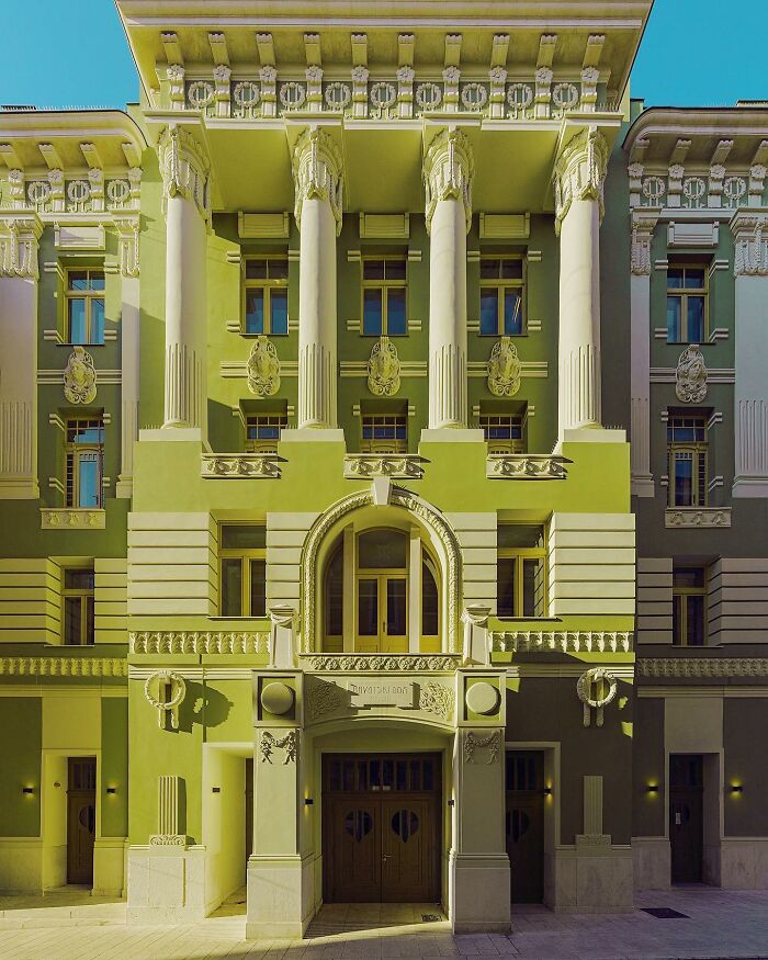This Photographer Turns 71 Must-See Architectural Locations Into Perfectly Composed Images This Photographer Turns 71 Must-See Architectural Locations Into Perfectly Composed Images