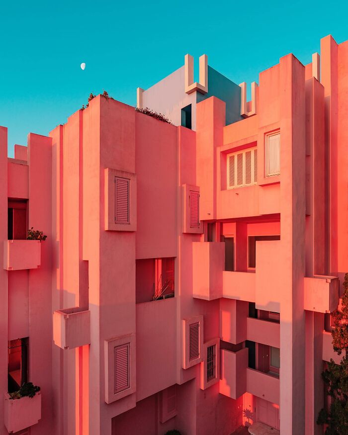 This Photographer Turns 71 Must-See Architectural Locations Into Perfectly Composed Images This Photographer Turns 71 Must-See Architectural Locations Into Perfectly Composed Images