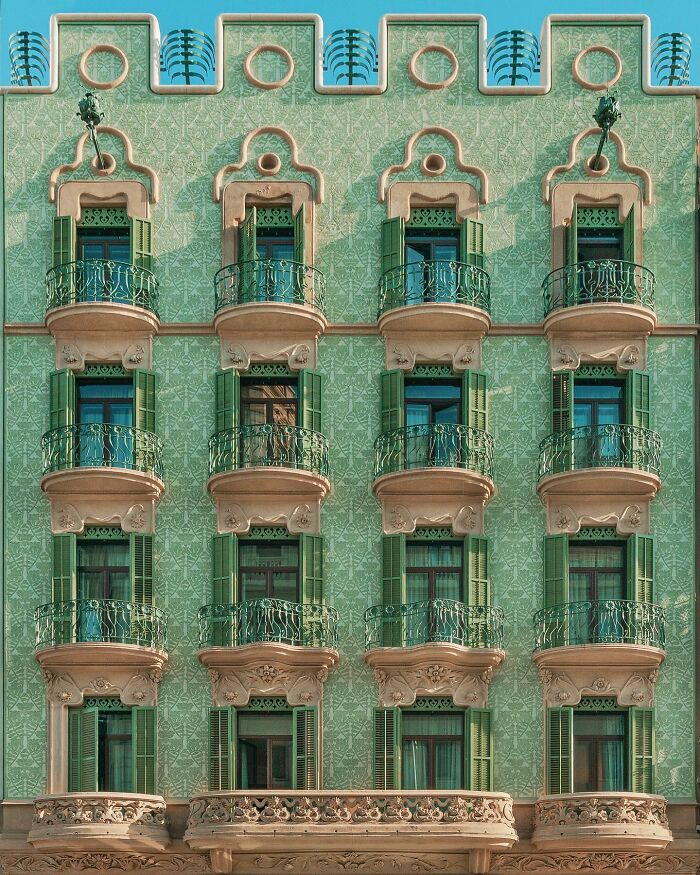 This Photographer Turns 71 Must-See Architectural Locations Into Perfectly Composed Images This Photographer Turns 71 Must-See Architectural Locations Into Perfectly Composed Images