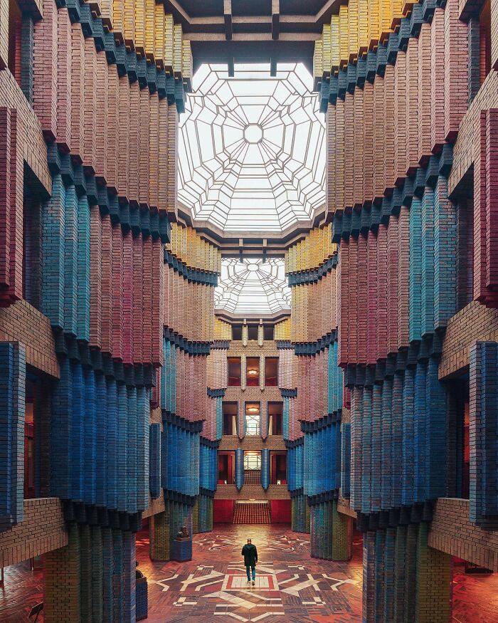 This Photographer Turns 71 Must-See Architectural Locations Into Perfectly Composed Images This Photographer Turns 71 Must-See Architectural Locations Into Perfectly Composed Images