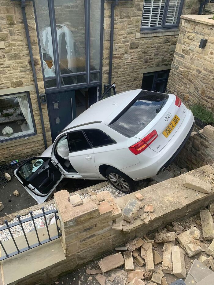 47 People Who Had A Rough Day Behind The Wheel And Made Everyone Ironically Say, “Can’t Park There, Mate” 47 People Who Had A Rough Day Behind The Wheel And Made Everyone Ironically Say, “Can’t Park There, Mate”