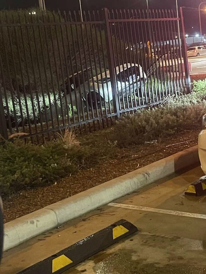 47 People Who Had A Rough Day Behind The Wheel And Made Everyone Ironically Say, “Can’t Park There, Mate” 47 People Who Had A Rough Day Behind The Wheel And Made Everyone Ironically Say, “Can’t Park There, Mate”