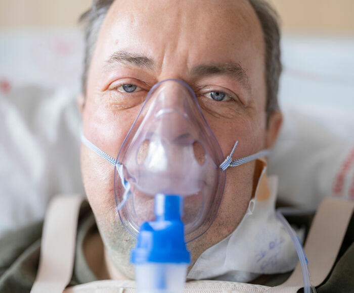 Doctor Reveals Secret Warning Sign Of Pneumonia Many People Miss After Sam Neill’s “Unexpected” Passing