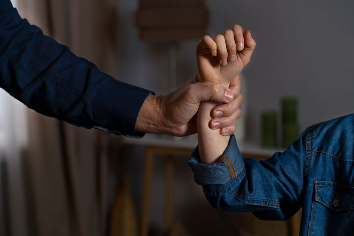 Woman Accidentally Serves Allergic SIL Peanuts, Husband’s Violent Reaction Shocks Everyone Woman Accidentally Serves Allergic SIL Peanuts, Husband’s Violent Reaction Shocks Everyone