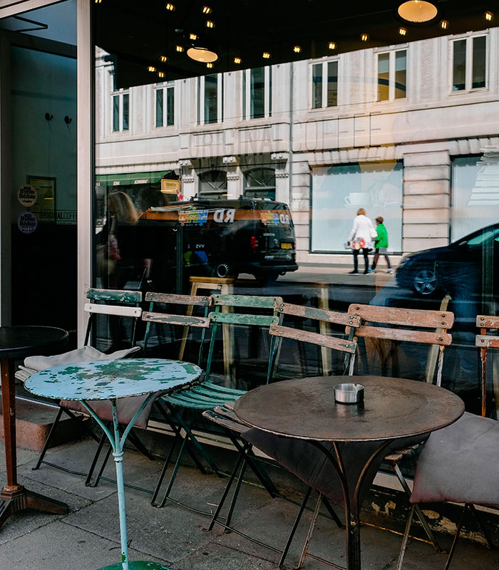 “The Entitlement Is Insane”: Karen Forces Man Into Leaving Public Space, But Bystander Comes To His Defense “The Entitlement Is Insane”: Karen Forces Man Into Leaving Public Space, But Bystander Comes To His Defense
