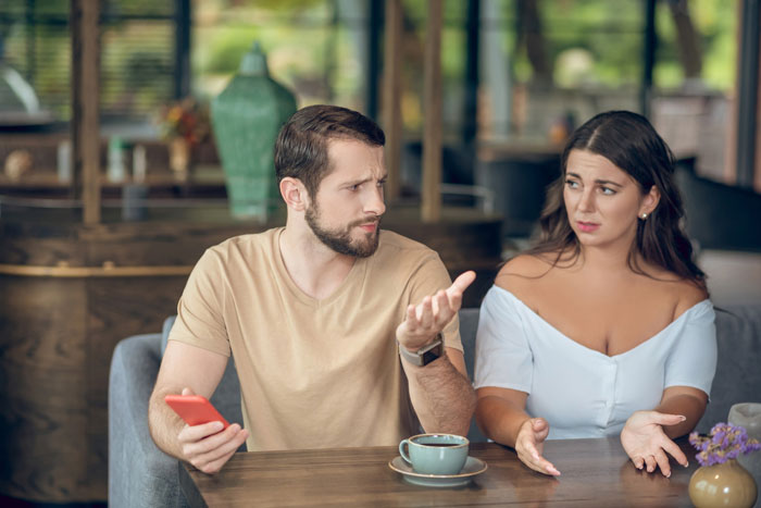 Guy Refuses To Expose Acquaintance’s Cheating GF, Surprised As Friends Ice Him Out Of The Group