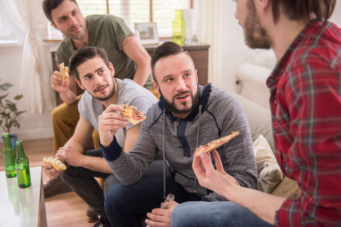 Guy Refuses To Expose Acquaintance’s Cheating GF, Surprised As Friends Ice Him Out Of The Group