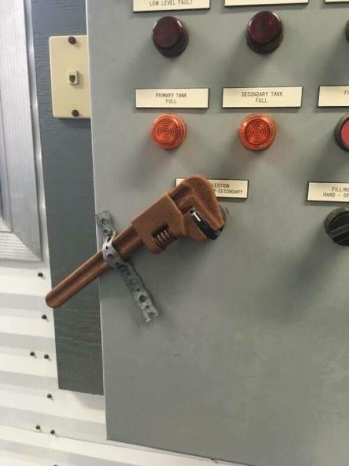 93 Times People Came Up With The Most Wild And Unhinged Ways To Fix Something 93 Times People Came Up With The Most Wild And Unhinged Ways To Fix Something