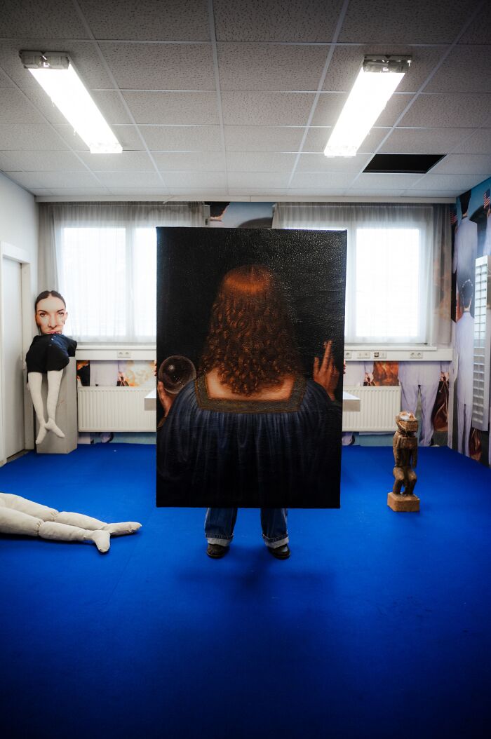 This Artist Reimagined 16 Famous Masterpieces From Behind, And The Results Are Fascinating This Artist Reimagined 16 Famous Masterpieces From Behind, And The Results Are Fascinating