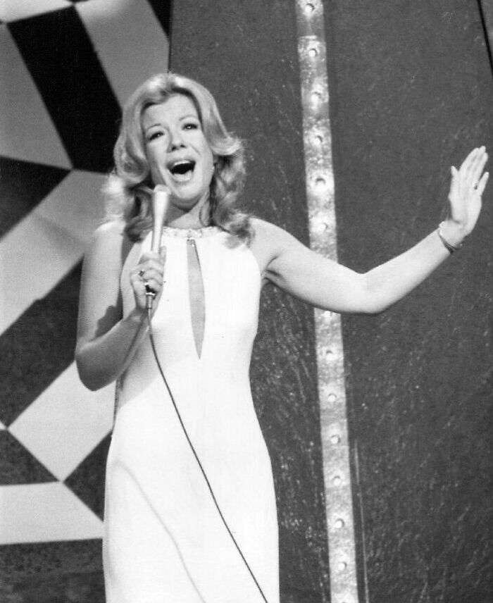 Vikki Carr: Bio And Career Highlights Vikki Carr: Bio And Career Highlights