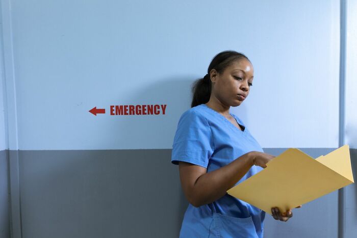 53 Times ER Staff Had To Deal With The Most Ridiculous Patients 53 Times ER Staff Had To Deal With The Most Ridiculous Patients