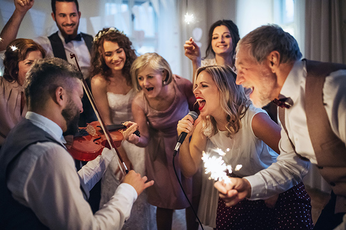 Mom Couldn’t Stand Waiting For The Dance Floor, So She Took Over Her Daughter’s Wedding Mom Couldn’t Stand Waiting For The Dance Floor, So She Took Over Her Daughter’s Wedding