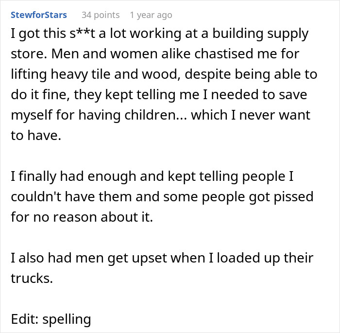 Customer Demands Help From A Man, Leaves Woman Rolling Her Eyes Customer Demands Help From A Man, Leaves Woman Rolling Her Eyes