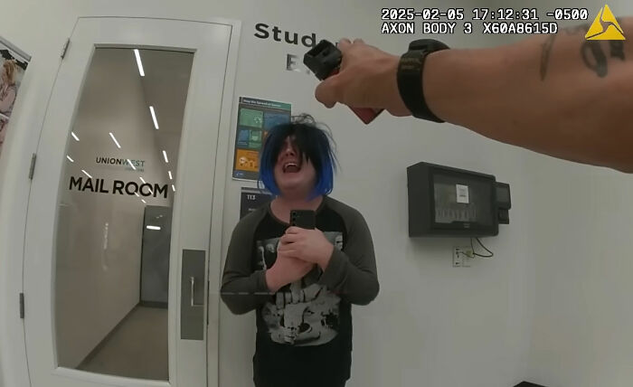 Trans Florida Student Melts Down On Cop For Misgendering Her During Arrest In Wild Bodycam Video Trans Florida Student Melts Down On Cop For Misgendering Her During Arrest In Wild Bodycam Video