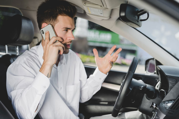 Entitled Tourists Decide To Make Everyone Wait For Them, Shocked When Tour Guide Starts Anyway Entitled Tourists Decide To Make Everyone Wait For Them, Shocked When Tour Guide Starts Anyway