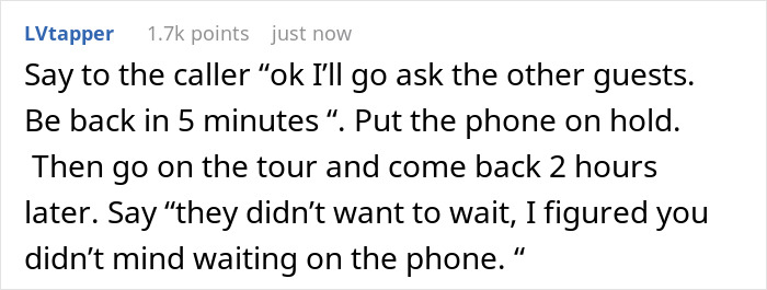 Entitled Tourists Decide To Make Everyone Wait For Them, Shocked When Tour Guide Starts Anyway Entitled Tourists Decide To Make Everyone Wait For Them, Shocked When Tour Guide Starts Anyway
