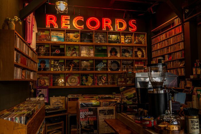 If You Can Name All Of These ’70s & ’80s Songs, You’re Basically A Walking Vintage Jukebox If You Can Name All Of These ’70s & ’80s Songs, You’re Basically A Walking Vintage Jukebox