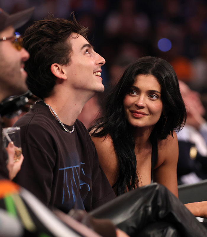 “Middle Aged Mother”: Kylie Jenner And Timothée Chalamet’s World Cup Appearance Mercilessly Mocked “Middle Aged Mother”: Kylie Jenner And Timothée Chalamet’s World Cup Appearance Mercilessly Mocked