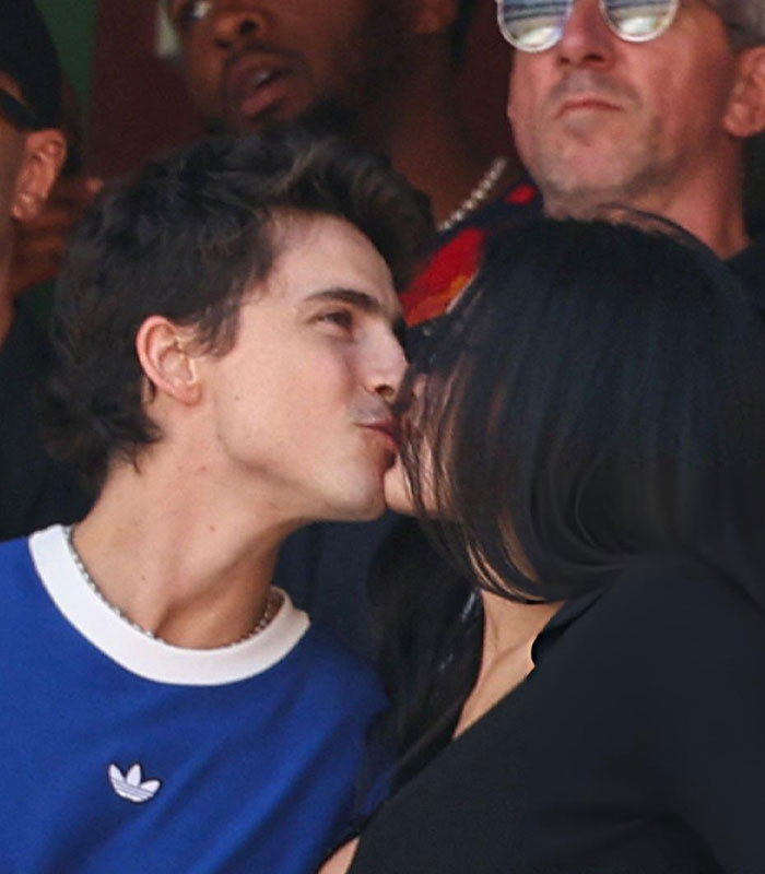 “Middle Aged Mother”: Kylie Jenner And Timothée Chalamet’s World Cup Appearance Mercilessly Mocked “Middle Aged Mother”: Kylie Jenner And Timothée Chalamet’s World Cup Appearance Mercilessly Mocked