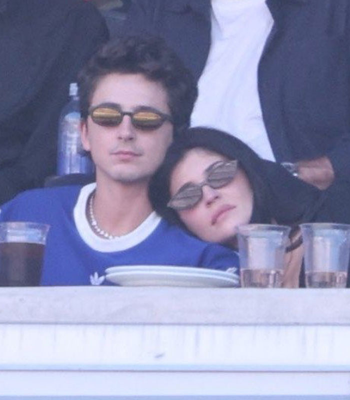 “Middle Aged Mother”: Kylie Jenner And Timothée Chalamet’s World Cup Appearance Mercilessly Mocked “Middle Aged Mother”: Kylie Jenner And Timothée Chalamet’s World Cup Appearance Mercilessly Mocked